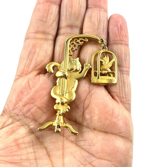 JJ Jonette Cat with Bird Cage Gold Tone Brooch Pin Vintage Jewelry Articulated - Picture 5 of 5